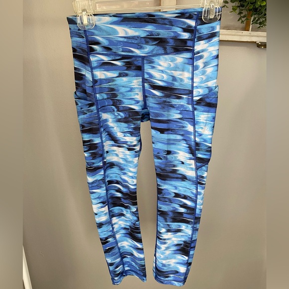 Lululemon size 4 leggings crop bottom, blue black print Leggings - Picture 1 of 7
